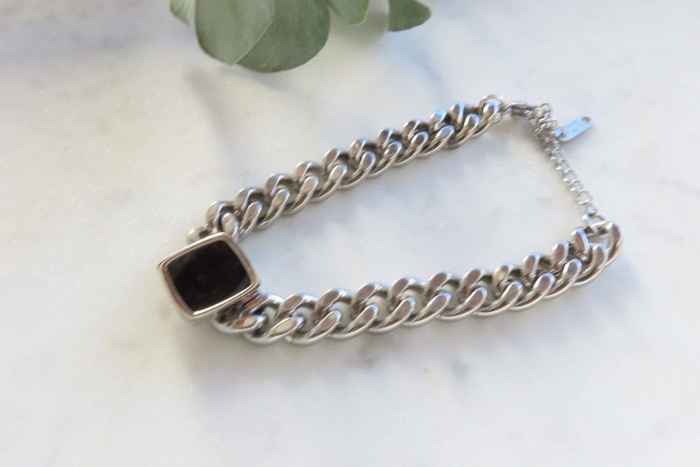 Havana silver Chain Bracelet with Onyx Pendant